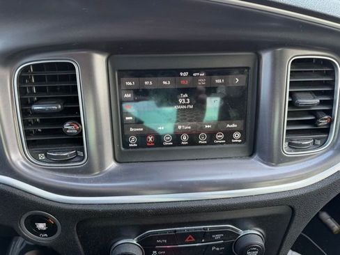 Used 2020 Dodge Charger SXT image 9