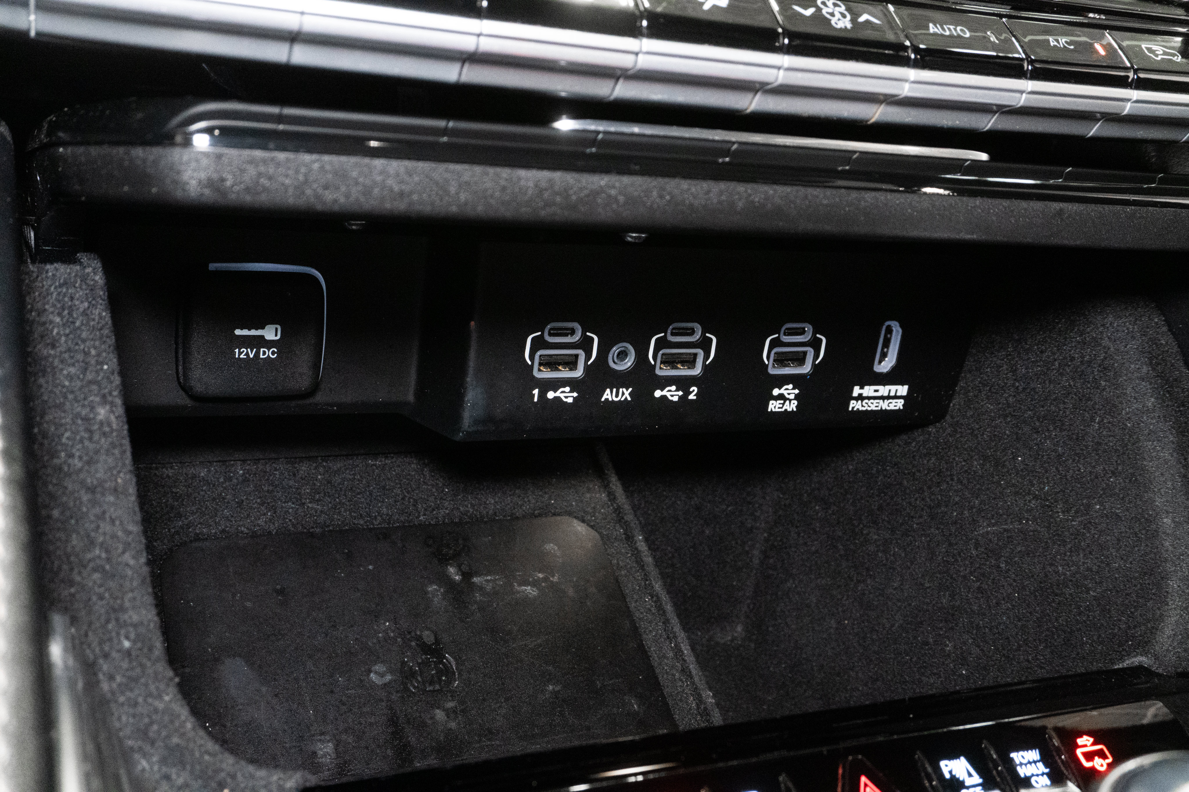 Used 2022 Jeep Wagoneer Series III w/ Rear Seat Video Group 1 AWD/4WD image 27