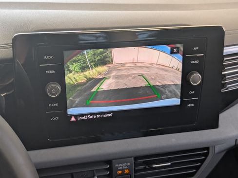 Used 2025 Volkswagen Jetta SE w/ Sunroof Package FWD image 27