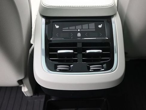 Used 2023 Volvo XC90 B6 Ultimate w/ Protection Package Premier AWD/4WD image 25