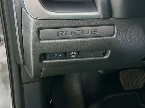 Used 2024 Nissan Rogue S AWD/4WD image 17