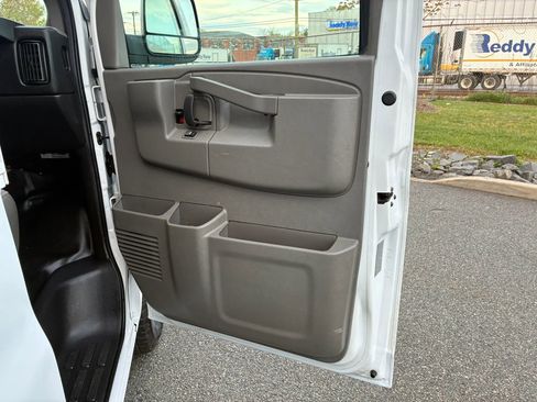 Used 2016 GMC Savana 2500 RWD image 11