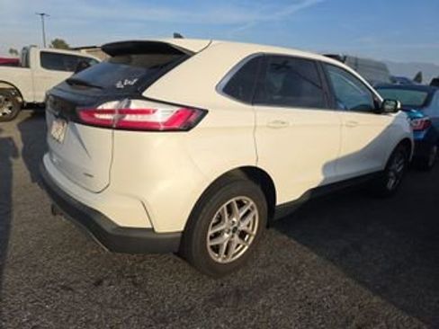 Used 2023 Ford Edge SEL w/ Convenience Package image 4