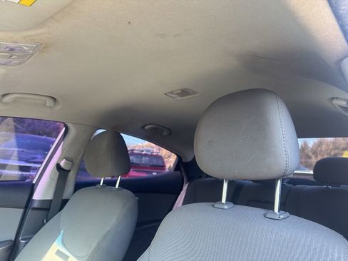 Used 2016 Hyundai Elantra SE image 15