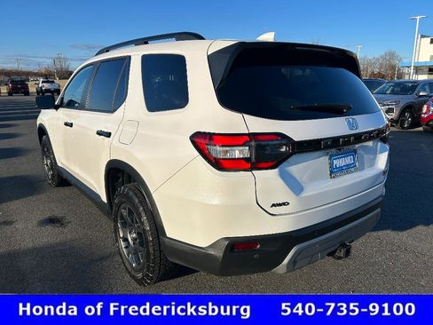 Used 2024 Honda Pilot TrailSport image 4
