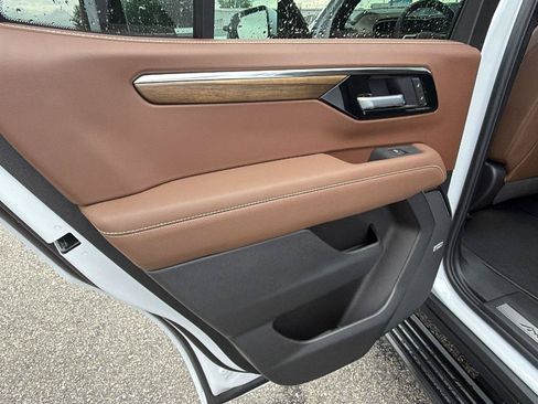New 2026 Chevrolet Tahoe High Country AWD/4WD image 18