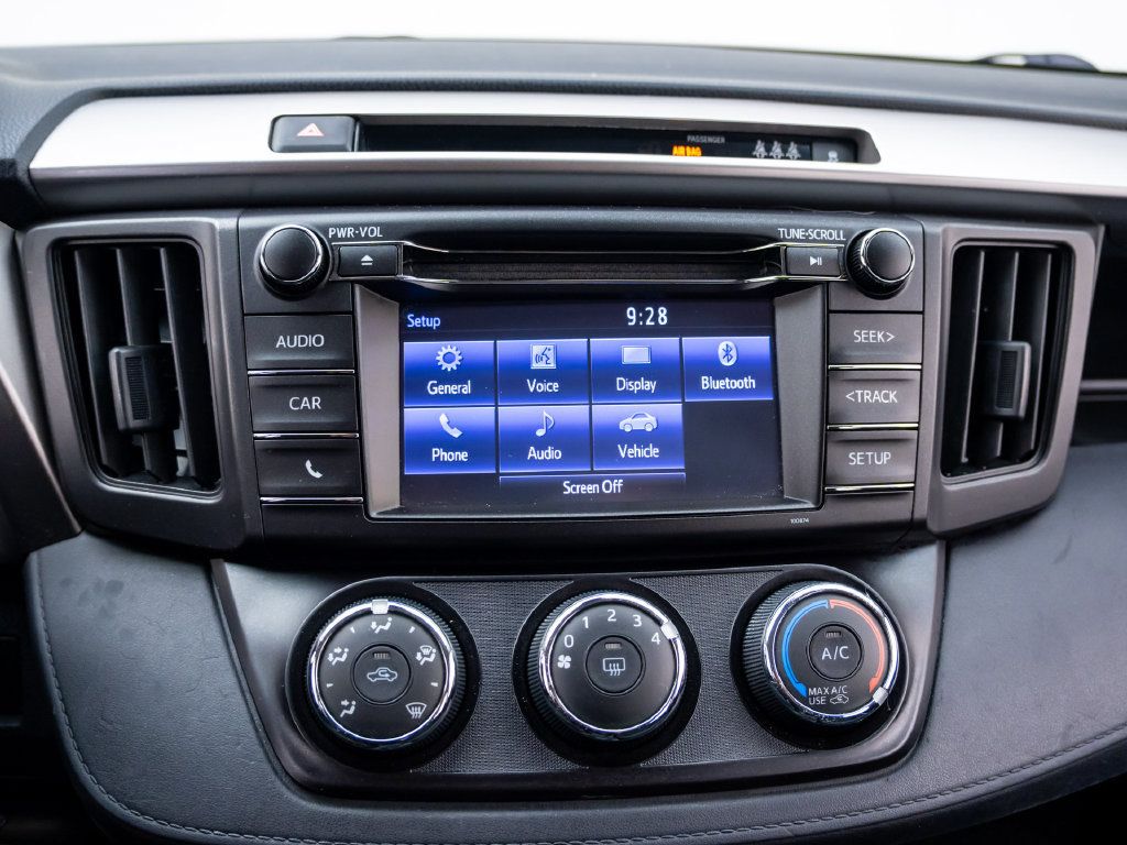 Used 2018 Toyota RAV4 LE FWD image 26
