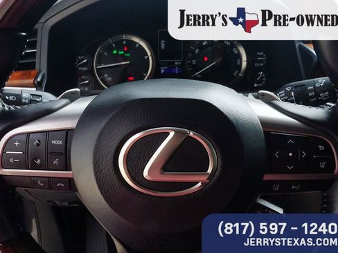 Used 2020 Lexus LX 570 4WD w/ 3rd Row & Luxury Pkg image 16