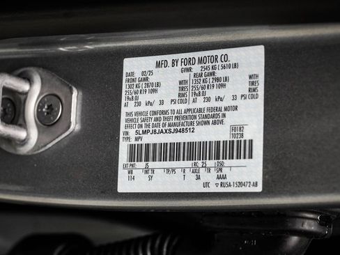 Used 2025 Lincoln Nautilus Premier AWD/4WD image 48
