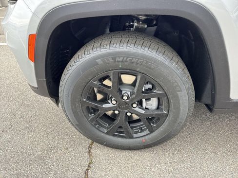 New 2025 Jeep Grand Cherokee L Altitude image 16