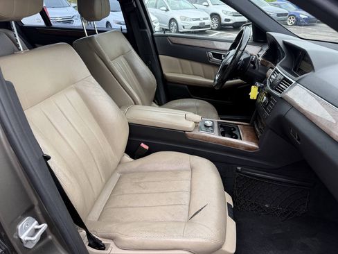 Used 2011 Mercedes-Benz E 550 4MATIC Sedan w/ Premium 2 Pkg image 19