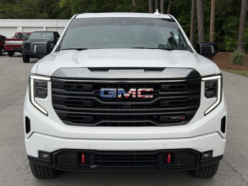 Used 2024 GMC Sierra 1500 AT4 w/ Technology Package AWD/4WD image 3