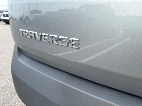 Used 2023 Chevrolet Traverse LT FWD image 12