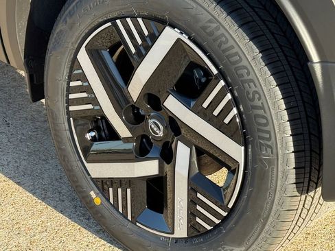 New 2026 Nissan Kicks SV w/ Charging Package image 9