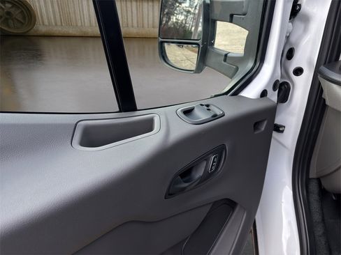 New 2025 Ford Transit 250 148 Medium Roof image 18