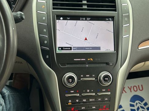 Used 2019 Lincoln MKC Select w/ Select Plus Package FWD image 19
