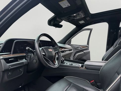 Used 2023 Cadillac Escalade ESV Premium Luxury image 9