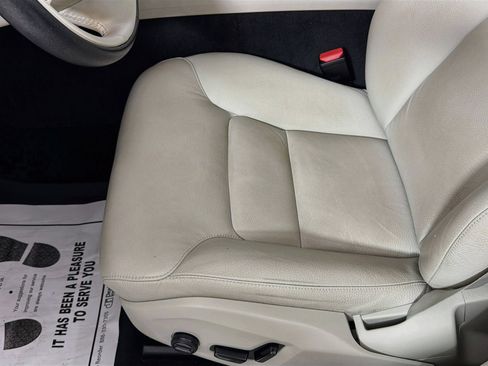 Certified 2023 Volvo XC60 B5 Plus w/ Climate Package FWD image 19