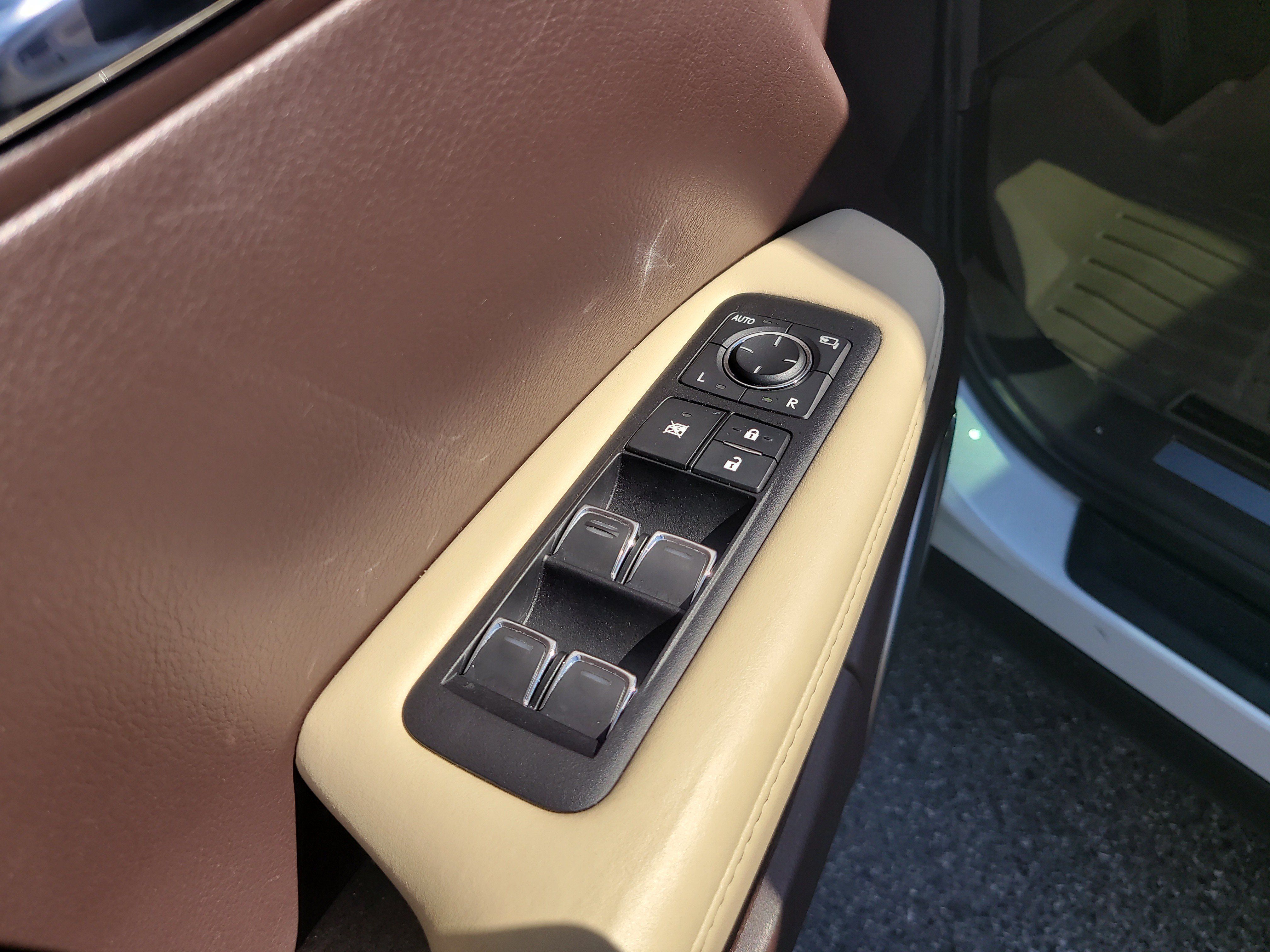 Used 2019 Lexus RX 450h AWD w/ Navigation Package image 16