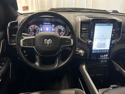 Used 2022 RAM 1500 Laramie AWD/4WD image 3