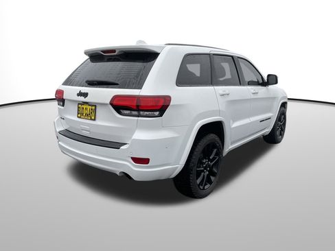 Used 2020 Jeep Grand Cherokee Altitude image 3