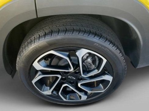 Used 2025 Chevrolet Trax RS w/ Driver Confidence Package FWD image 3