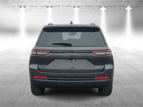 New 2025 Jeep Grand Cherokee Altitude image 7