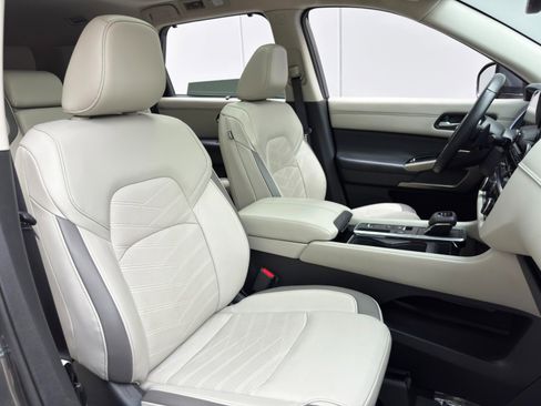 Used 2022 Nissan Pathfinder Platinum w/ Lighting Package (N93) FWD image 38