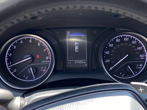 Used 2023 Toyota Camry SE FWD image 11