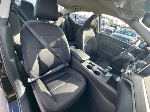 Used 2025 Nissan Altima 2.5 SV FWD image 15