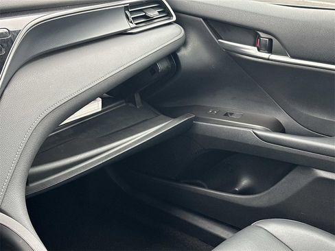 Used 2023 Toyota Camry SE image 32