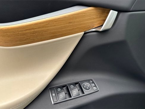 Used 2018 Tesla Model X 75D image 11