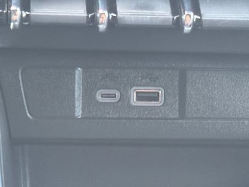 Used 2024 GMC Canyon AT4 w/ AT4 Premium Package AWD/4WD image 7