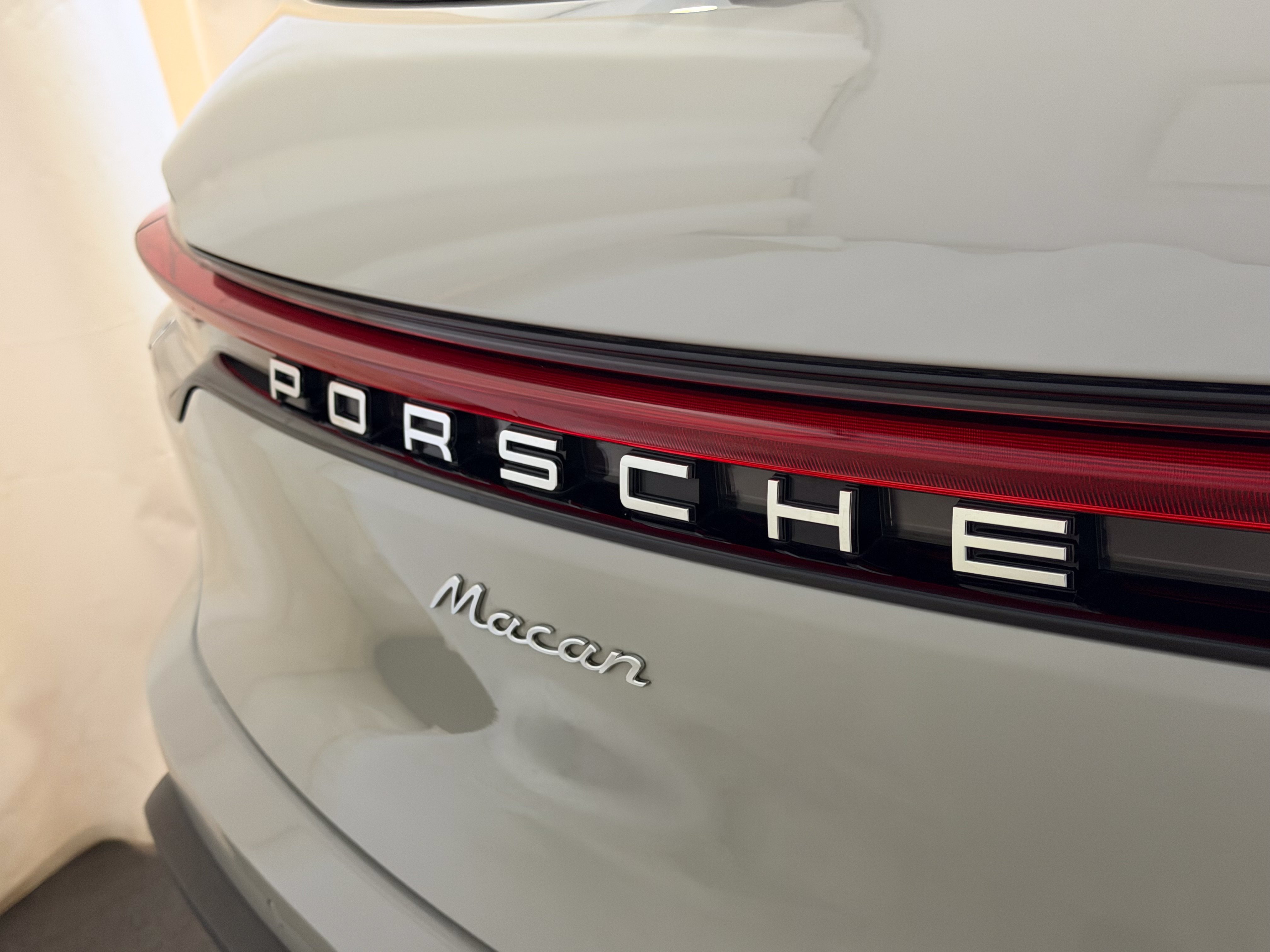 Certified 2026 Porsche Macan AWD/4WD image 26
