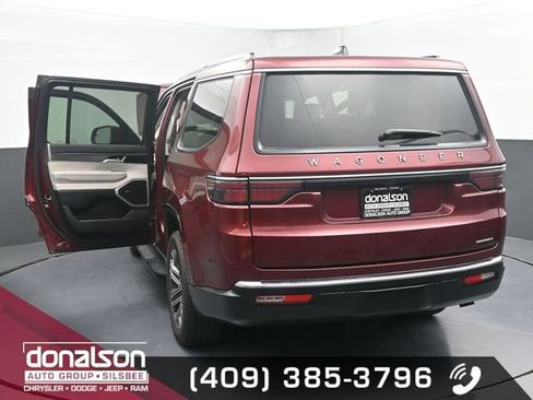 Used 2024 Jeep Wagoneer Series II w/ Flexible Seating Group image 25