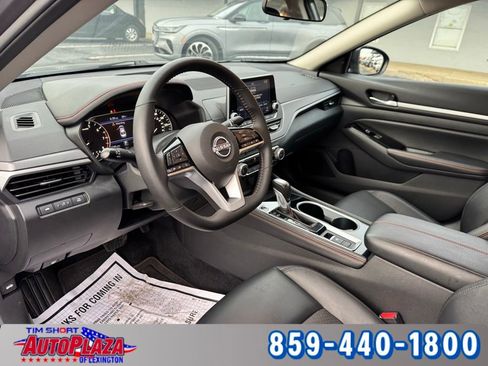 Used 2025 Nissan Altima 2.5 SR image 3