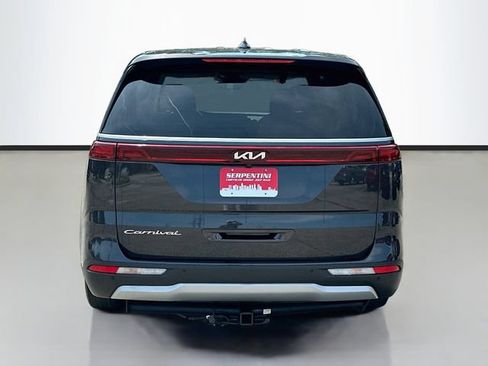Used 2022 Kia Carnival LX FWD image 7