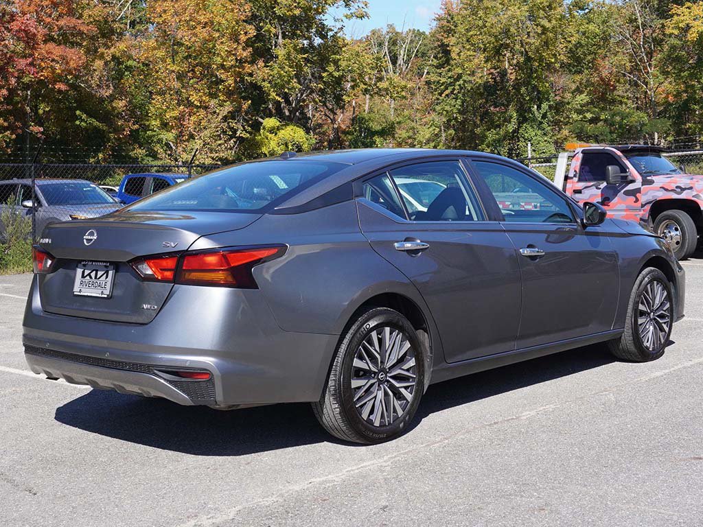 Used 2024 Nissan Altima 2.5 SV AWD/4WD image 7