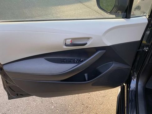 Used 2022 Toyota Corolla LE FWD image 12