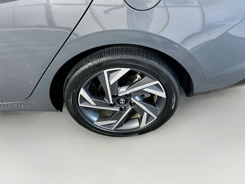 Used 2025 Hyundai Elantra SEL FWD image 11