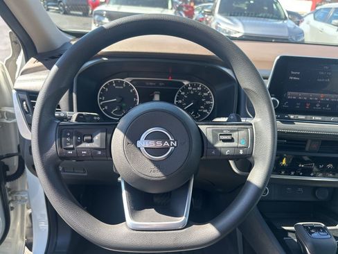 Used 2023 Nissan Rogue SV image 16