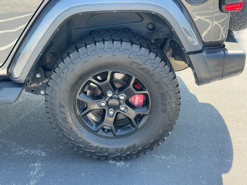 Used 2019 Jeep Wrangler Unlimited Sahara AWD/4WD image 7