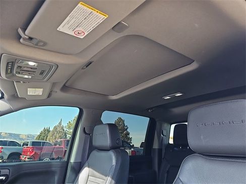 Used 2022 GMC Sierra 3500 Denali w/ Technology Package image 15