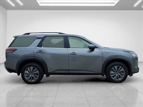 Used 2024 Nissan Pathfinder SV AWD/4WD image 13