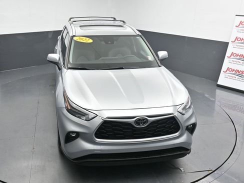 Used 2022 Toyota Highlander XLE image 32