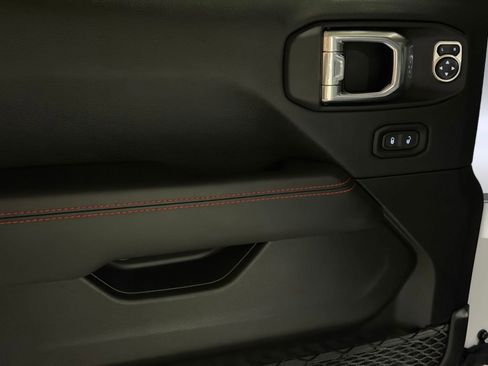 Used 2025 Jeep Wrangler Unlimited Rubicon image 14