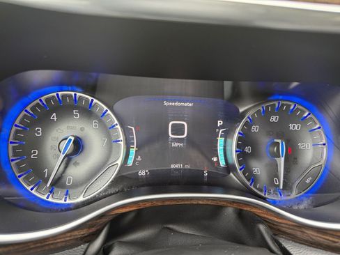 Used 2023 Chrysler Pacifica Limited FWD image 16