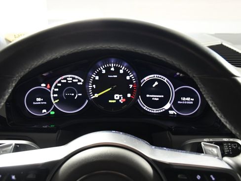 Used 2020 Porsche Cayenne Base image 31