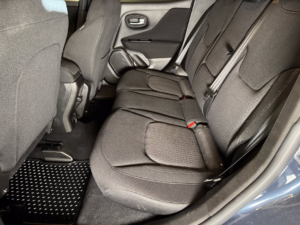 Used 2021 Jeep Renegade Latitude AWD/4WD image 21