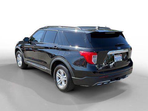 Certified 2023 Ford Explorer XLT w/ Equipment Group 202A AWD/4WD image 3